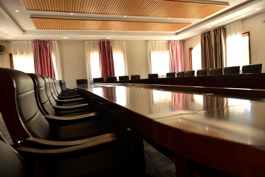 ליבינגסטון Warm Harbor Hotel מראה חיצוני תמונה